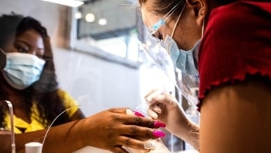 23 personas explotadas en centros de manicura de cinco provincias liberadas por la Policía Nacional