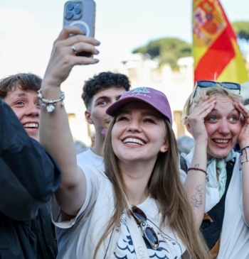 El mundo hispano celebra como propio al primer pontífice estadounidense de la [...]