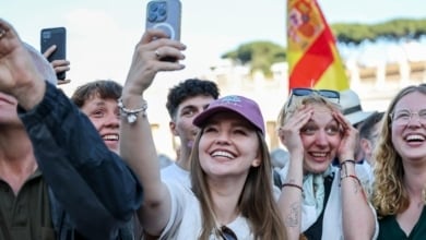 El mundo hispano celebra como propio al primer pontífice estadounidense de la Historia: "Tenemos Papa americano para rato"