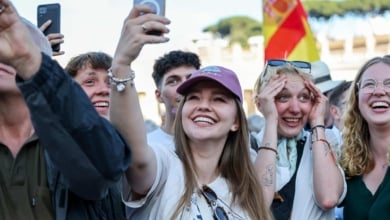 El mundo hispano celebra como propio al primer pontífice estadounidense de la Historia: "Tenemos Papa americano para rato"