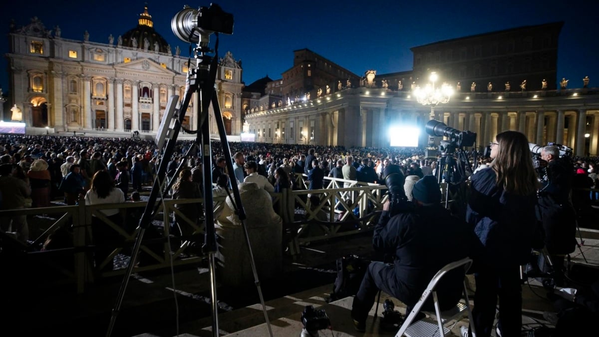 El negocio del Vaticano con los medios: 500 euros al día por una mesa y wifi