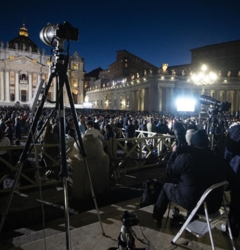 El negocio del Vaticano con los medios: 500 euros al día por [...]