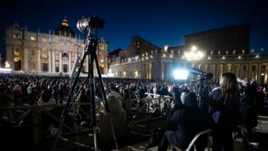 El negocio del Vaticano con los medios: 500 euros al día por una mesa y wifi