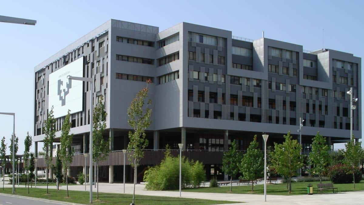 La Universidad Pública Vasca elimina su denominación en castellano y sólo mantendrá su nombre en euskera