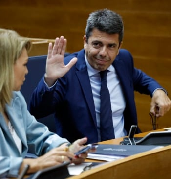 Mazón acusa a la izquierda de usar a las víctimas de la [...]