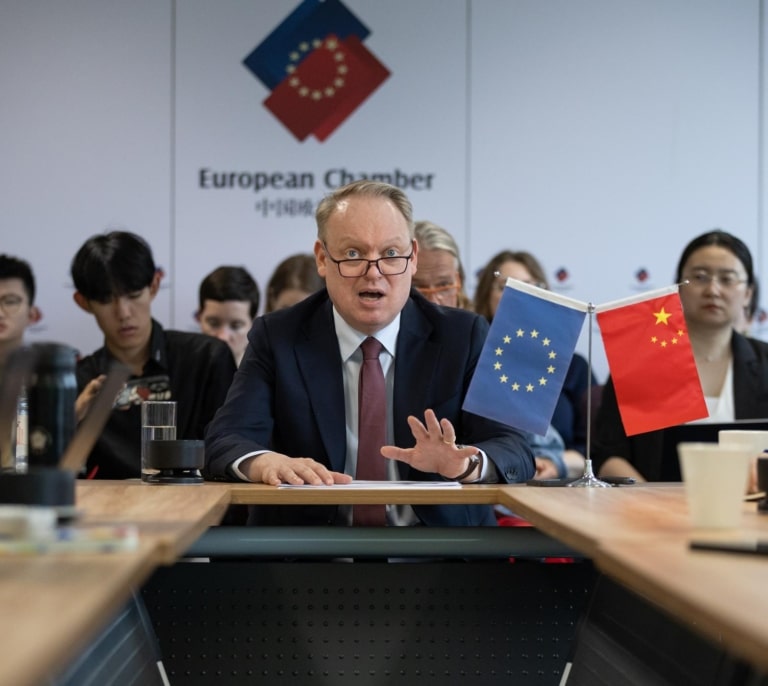 Las empresas europeas en China sufren más por los aranceles de Pekín que por los de EEUU: "Todavía hay dependencias cruciales"