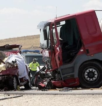 Fallece un matrimonio tras volcar un camión de residuos urbanos por un [...]