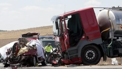 Fallece un matrimonio tras volcar un camión de residuos urbanos por un reventón en Burgos