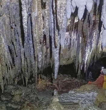 Rescatan el cadáver de una mujer que murió haciendo espeleología en una [...]