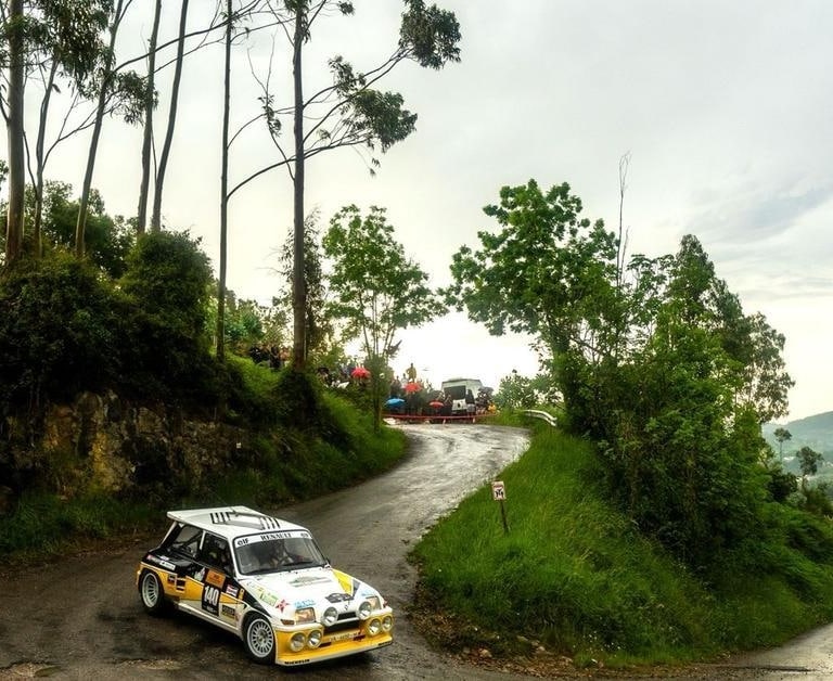 Coche del Rally de Hoznayo se sale de pista y hiere a ocho aficionados