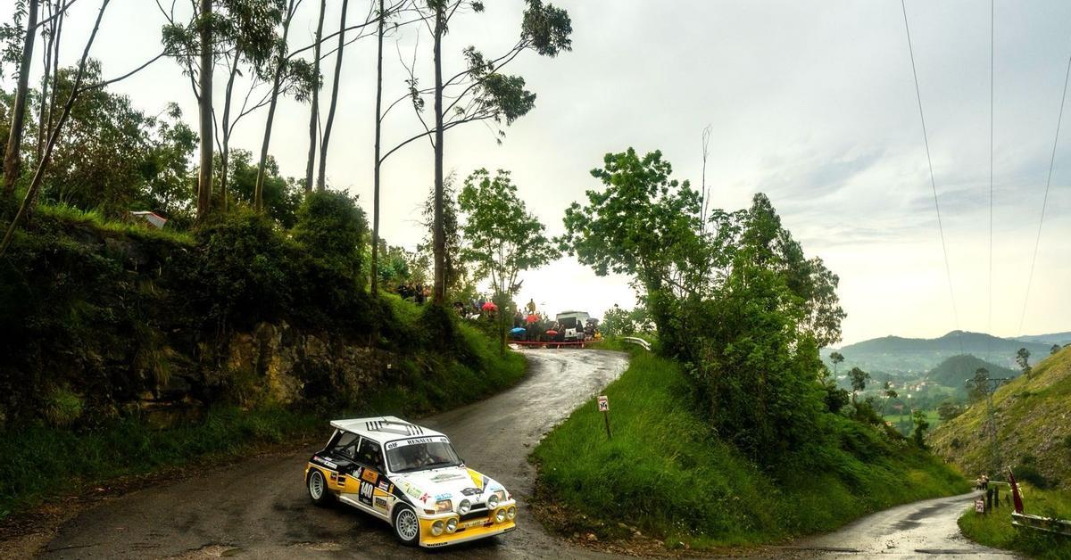 Coche del Rally de Hoznayo se sale de pista y hiere a ocho aficionados