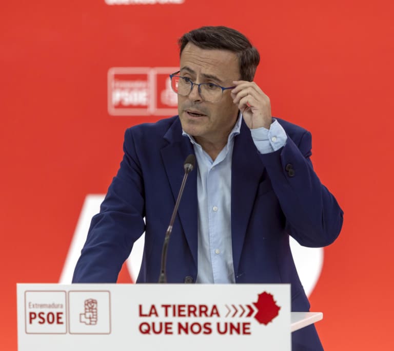 Gallardo renunciará como presidente de la Diputación de Badajoz pero seguirá como diputado autonómico