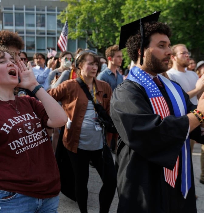 Los españoles en Harvard, entre la paranoia, la incredulidad y la frustración: [...]