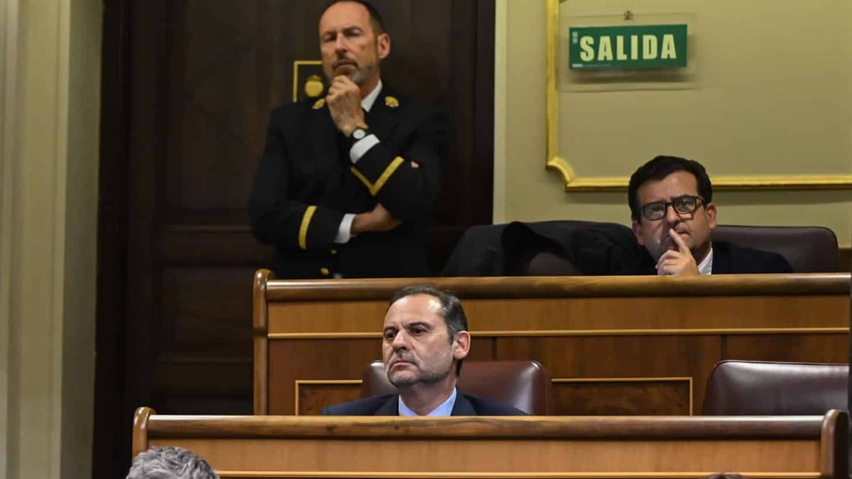 José Luis Ábalos, en su escaño del Congreso.