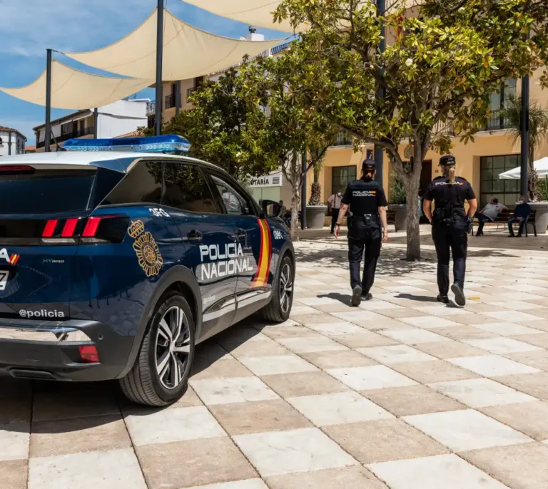 Detenido por tres atracos en Vélez-Málaga tras salir por otro robo en un colegio