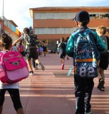 Patios y bibliotecas de colegios públicos abrirán por las tardes en Madrid