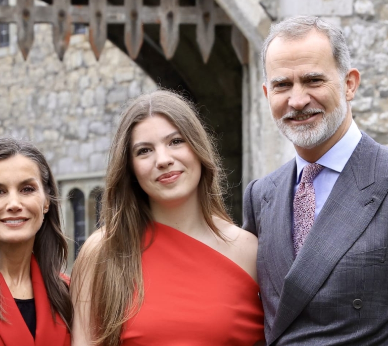 La infanta Sofía se gradúa de Bachillerato en Gales arropada por los reyes