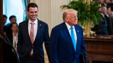 Trump escala la batalla contra Harvard y le prohíbe matricular a estudiantes extranjeros