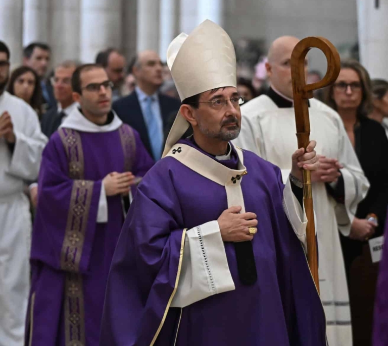 "Nadie en su sano juicio quiere ser Papa"