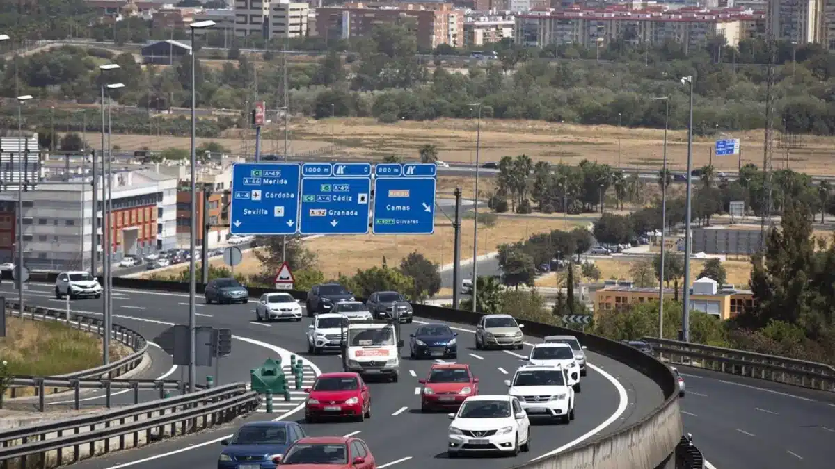 Grave Accidente. Coche cae sobre otros vehículos en A-49 de Camas