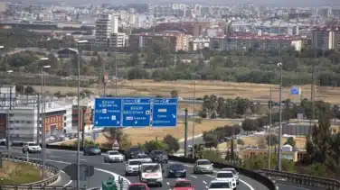 Grave Accidente. Coche cae sobre otros vehículos en A-49 de Camas
