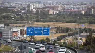 Grave Accidente. Coche cae sobre otros vehículos en A-49 de Camas