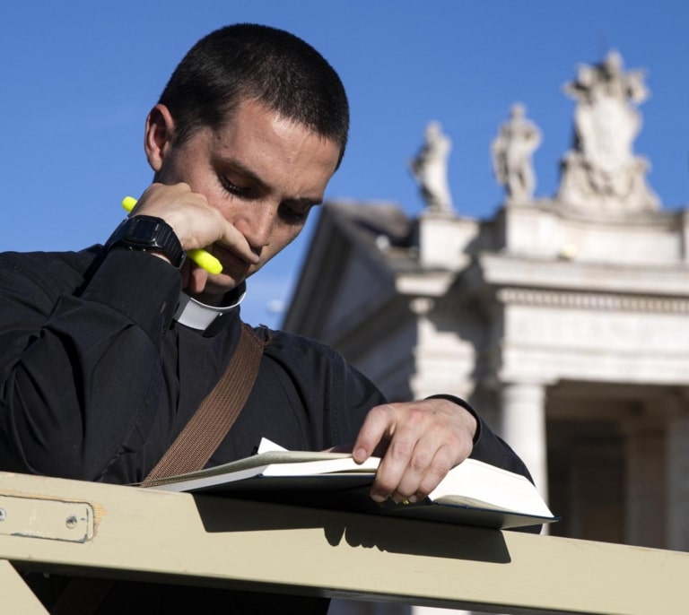 Segunda fumata negra: dos nuevas votaciones esta tarde