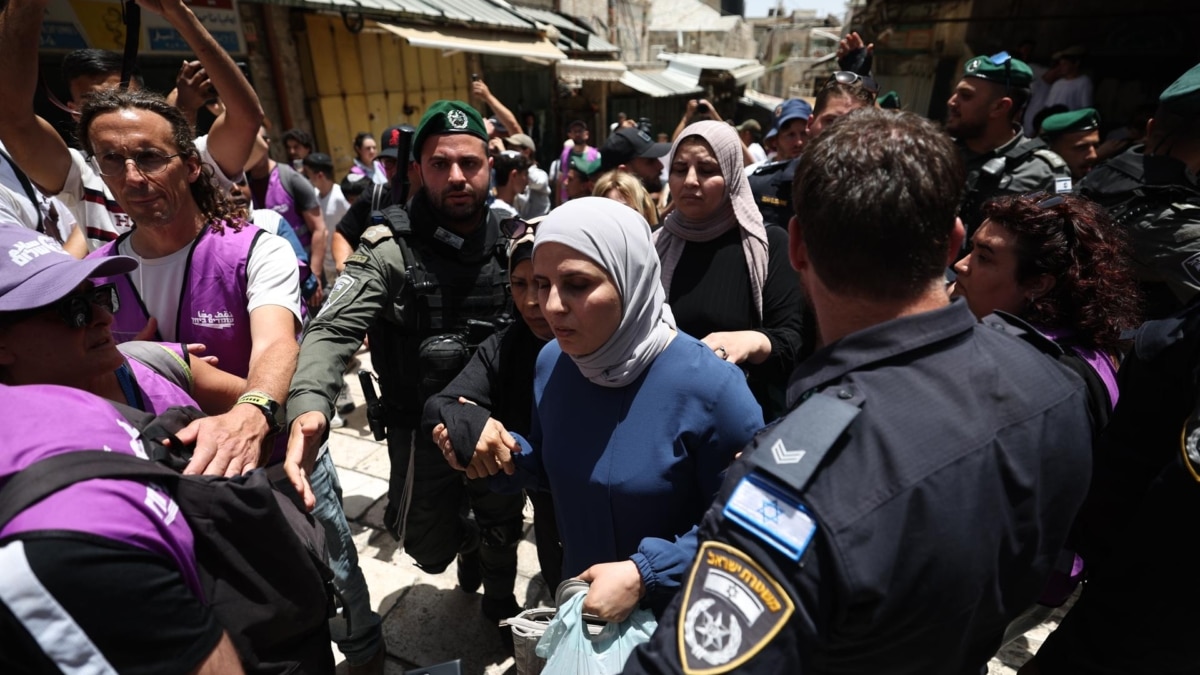 Máxima tensión en Jerusalén: miles de ultranacionalistas israelíes desfilan por el barrio musulmán