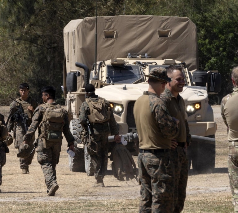 Un Supremo dividido decide que Trump puede prohibir a las personas trans servir en el Ejército