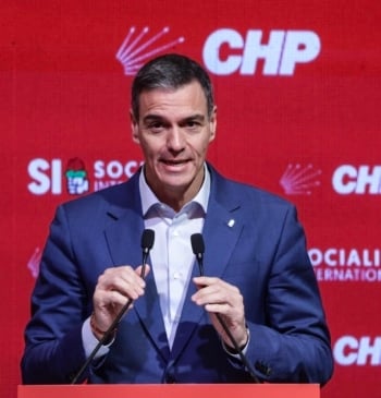 Sánchez, en Estambul, insta a los socialdemócratas a alzarse contra Israel: "No [...]