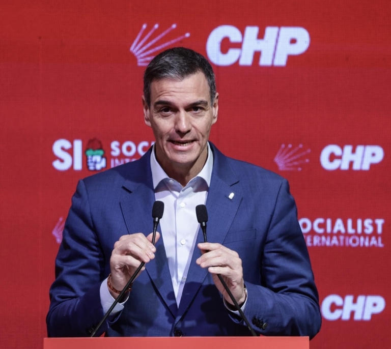 Sánchez insta en Estambul a los socialdemócratas a alzarse contra Israel: "No nos vamos a callar"