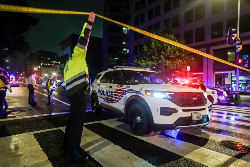 Policías junto al Museo Judío de Washington.