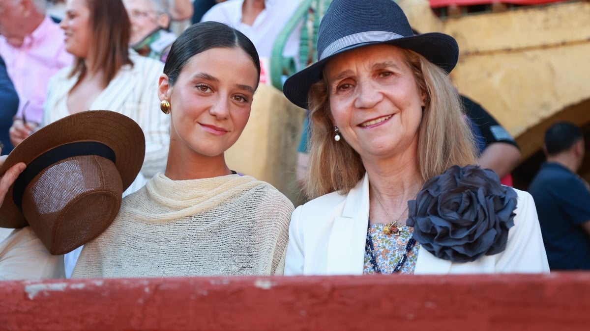 La infanta Elena y su hija Victoria Federica, durante la corrida de la Feria del Caballo