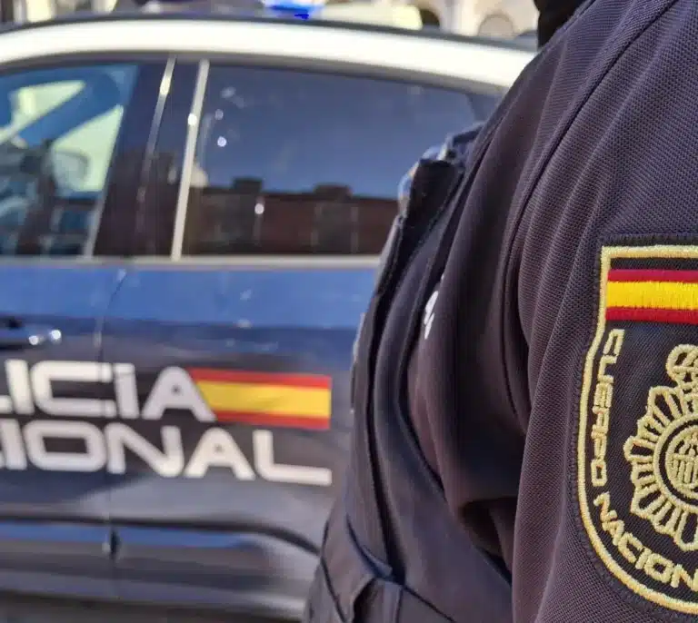 Las reacciones de Ayuso y Abascal a la detención de un adolescente como presunto autor de una violación a una niña en Madrid