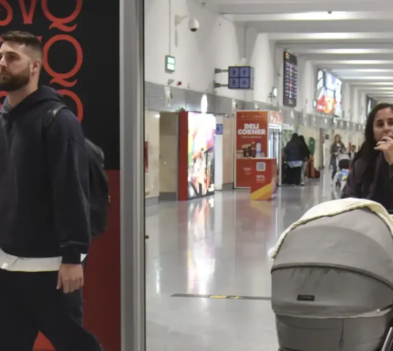 Anabel Pantoja y David Rodríguez asisten a la comunión de Ana Rivera en Sevilla