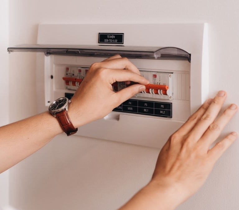 Lo primero que hay que hacer en casa si hay un próximo apagón en España