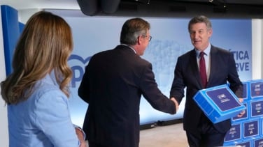 Feijóo no aclara su posición sobre las lenguas en la UE y prioriza el consenso lingüístico en Cataluña