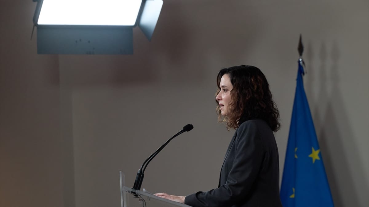 La presidenta de la Comunidad de Madrid, Isabel Díaz Ayuso, comparece para actualizar la información sobre el apagón del lunes pasado, el 29 de abril de 2025, en Madrid