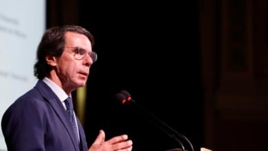 Aznar advierte a Feijóo de que debe "entusiasmar a los propios" y que no solo vale gobernar a costa del rechazo a Sánchez