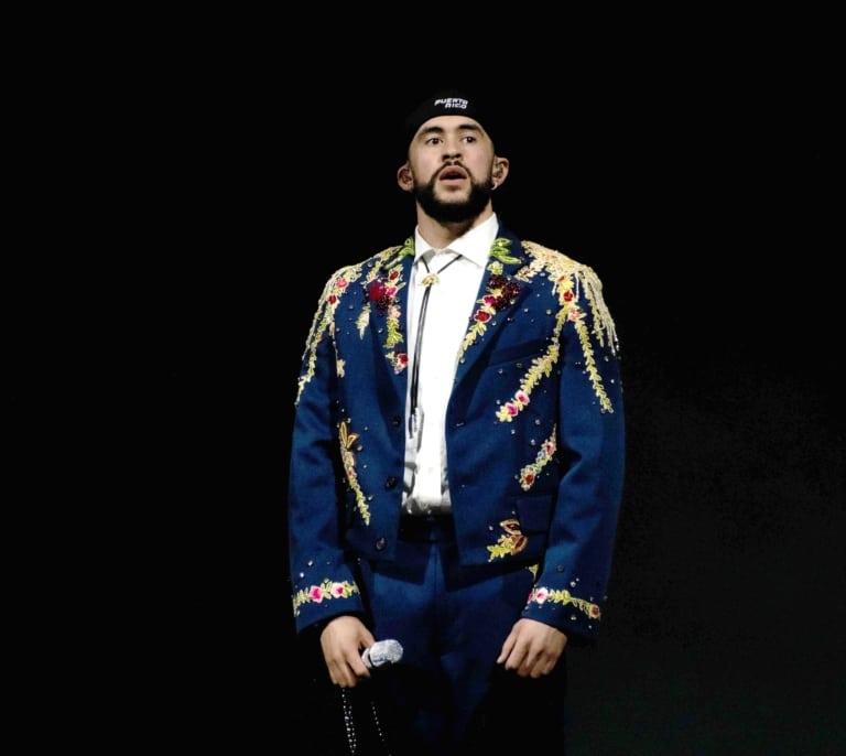 Bad Bunny sorprende a sus seguidores con 'Alambre Púa', su nueva canción viral