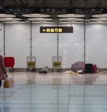 La bronca política por los indigentes crea en Barajas la peor imagen [...]