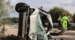 Un muerto y un herido tras el vuelco de una furgoneta