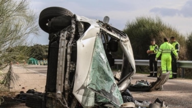 Un muerto y un herido tras el vuelco de una furgoneta