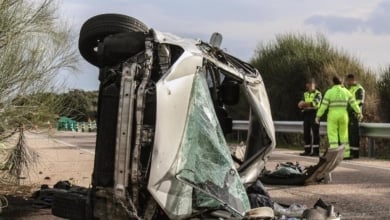 Un muerto y un herido tras el vuelco de una furgoneta