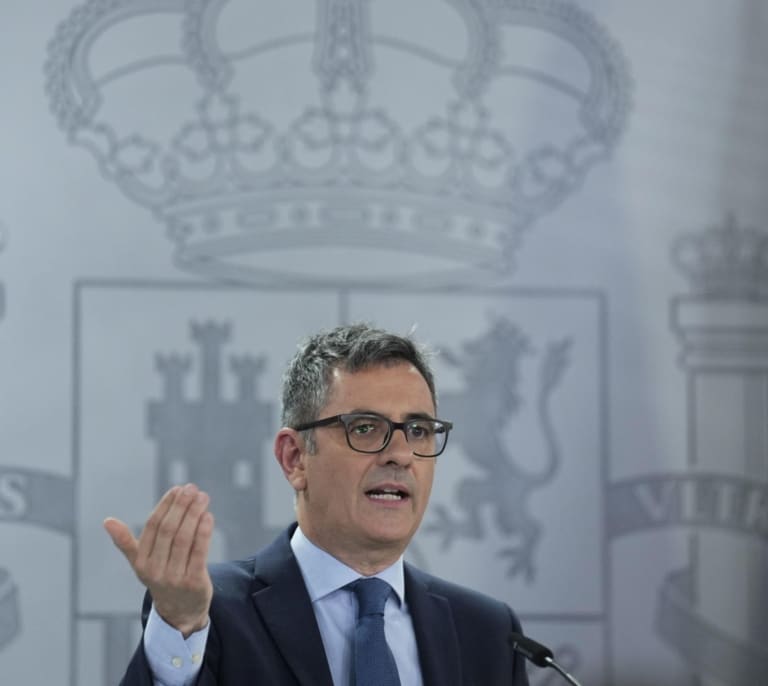 El lapsus de la portavoz Pilar Alegría: llama Ábalos a Bolaños