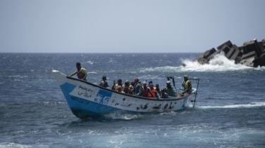 Arrestan en Ibiza al patrón de una patera por forzar a migrantes a llevar gasolina