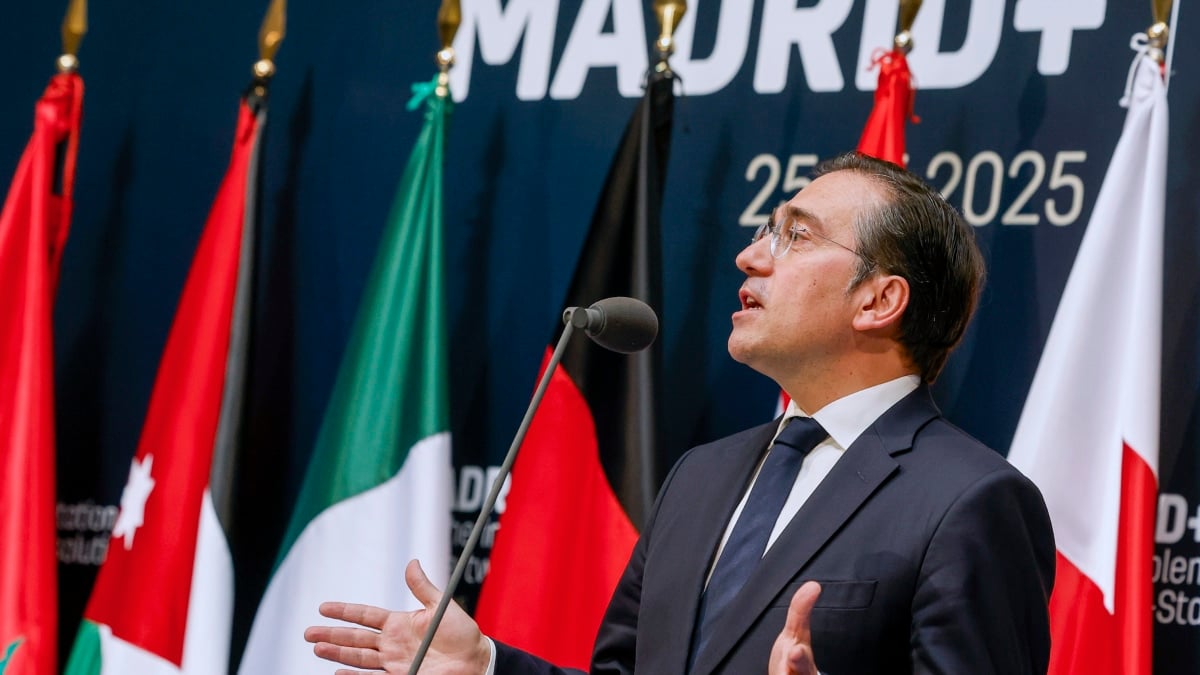 El ministro de Asuntos Exteriores, Unión Europea y Cooperación, José Manuel Albares, realiza declaraciones a los medios con motivo de la reunión que los ministros de Exteriores de países árabes y europeos mantienen en Madrid.
