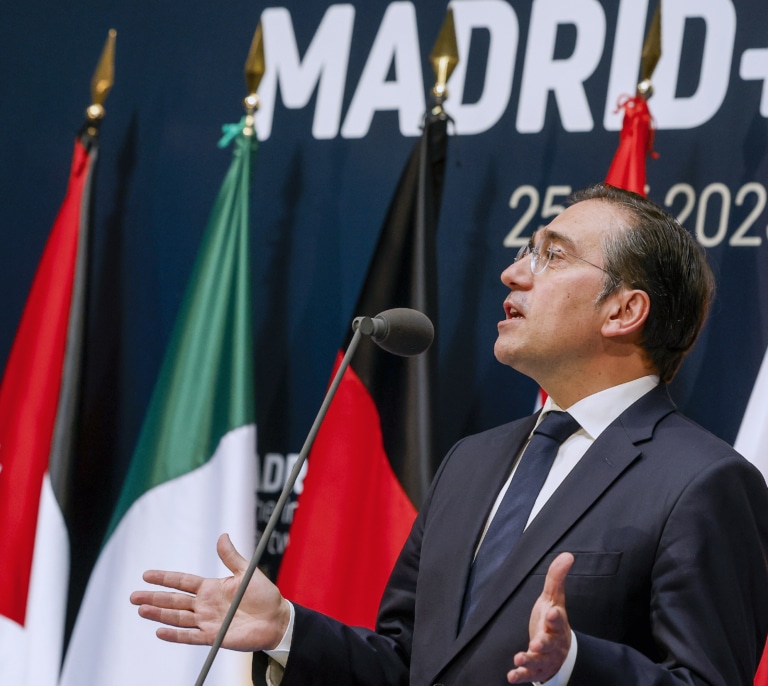Albares defiende activar un embargo de armas a Israel en la reunión de ministros de Exteriores en Madrid