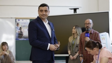 El ultranacionalista George Simion gana con holgura la primera vuelta de las presidenciales en Rumanía