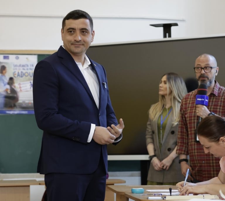 El ultranacionalista George Simion gana con holgura la primera vuelta de las presidenciales en Rumanía